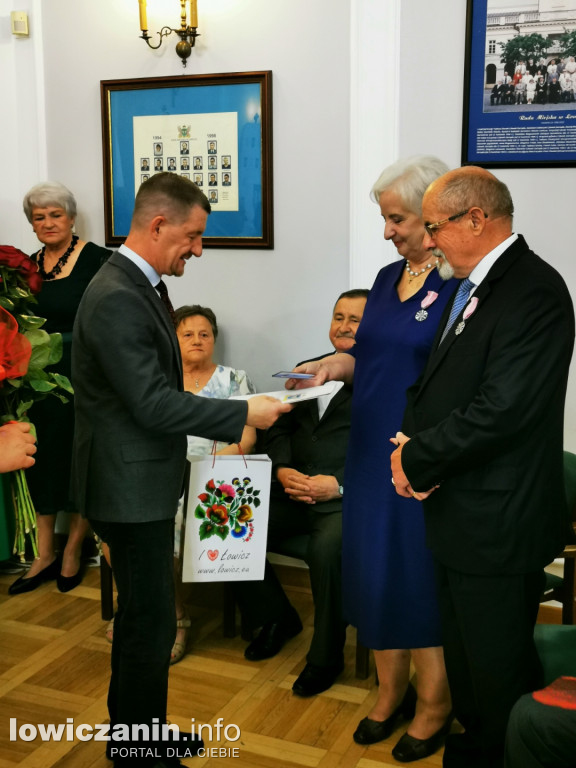 Uroczystość Złotych Godów w łowickim ratuszu