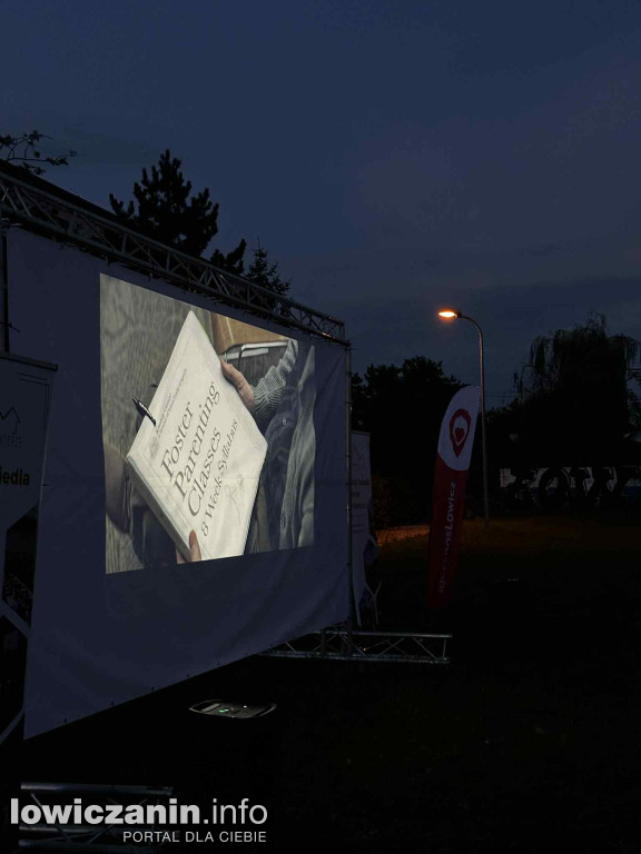 Kino plenerowe na Zatorzu z 100 widzów