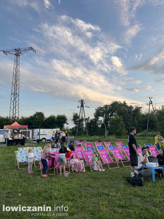 Kino plenerowe na Zatorzu z 100 widzów