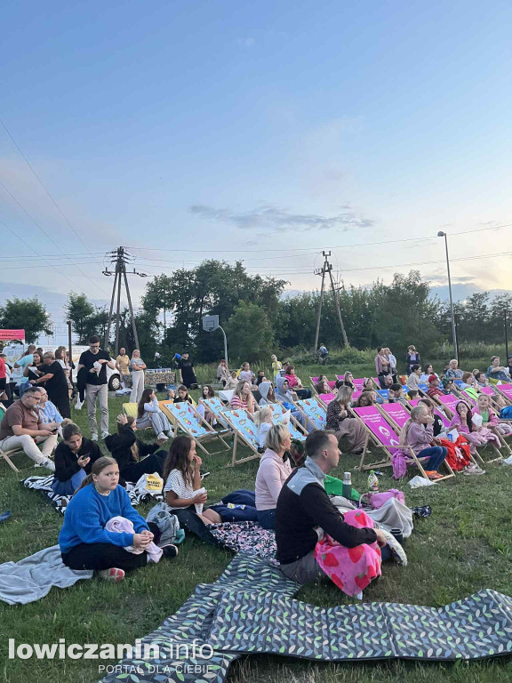 Kino plenerowe na Zatorzu z 100 widzów