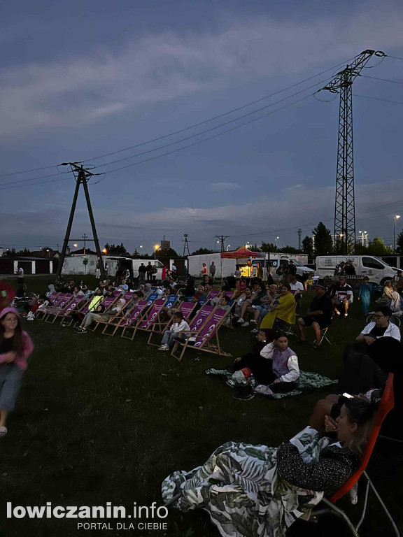 Kino plenerowe na Zatorzu z 100 widzów