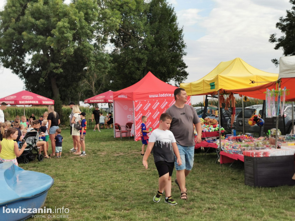 Rodzinny piknik sportowy w Woli Mąkolskiej