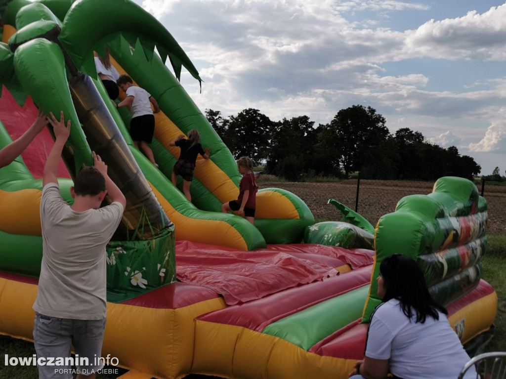 Rodzinny piknik sportowy w Woli Mąkolskiej