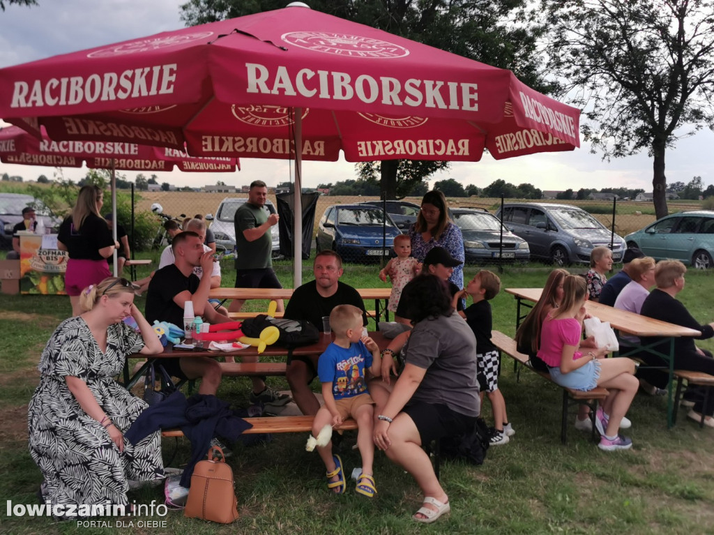 Rodzinny piknik sportowy w Woli Mąkolskiej