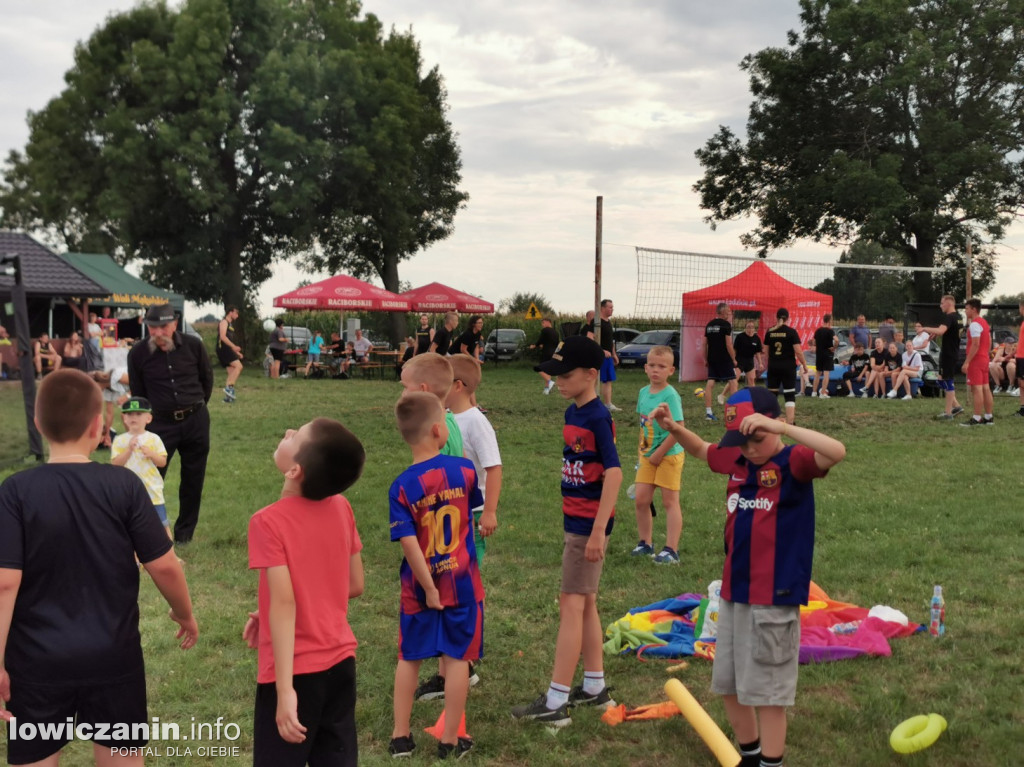 Rodzinny piknik sportowy w Woli Mąkolskiej