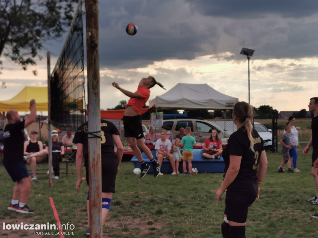 Rodzinny piknik sportowy w Woli Mąkolskiej