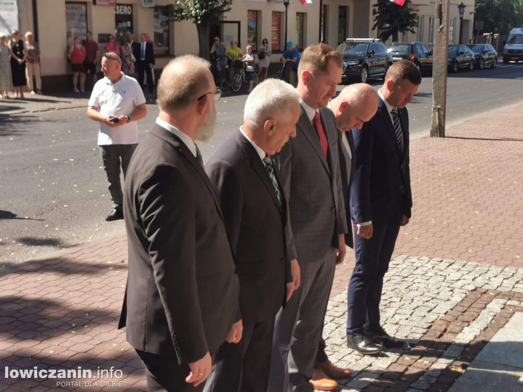 Uroczystości patriotyczne pod pomnikiem Piłsudskiego
