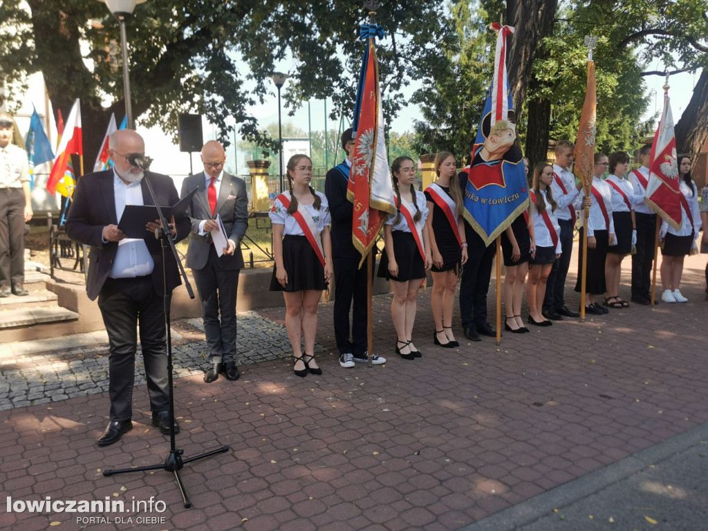 Uroczystości patriotyczne pod pomnikiem Piłsudskiego