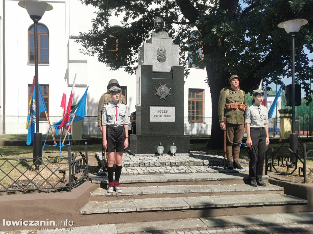 Uroczystości patriotyczne pod pomnikiem Piłsudskiego