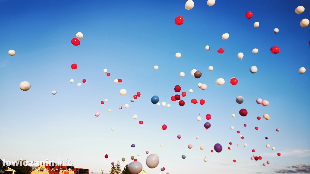 300 balonów poszybowało w niebo