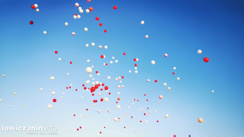 300 balonów poszybowało w niebo