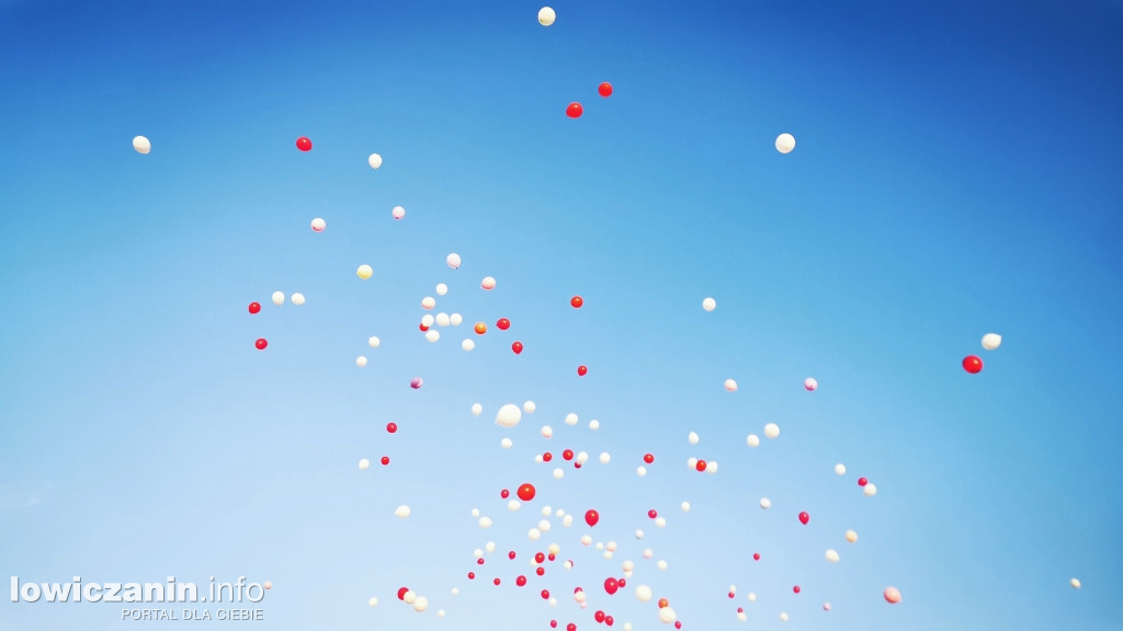 300 balonów poszybowało w niebo