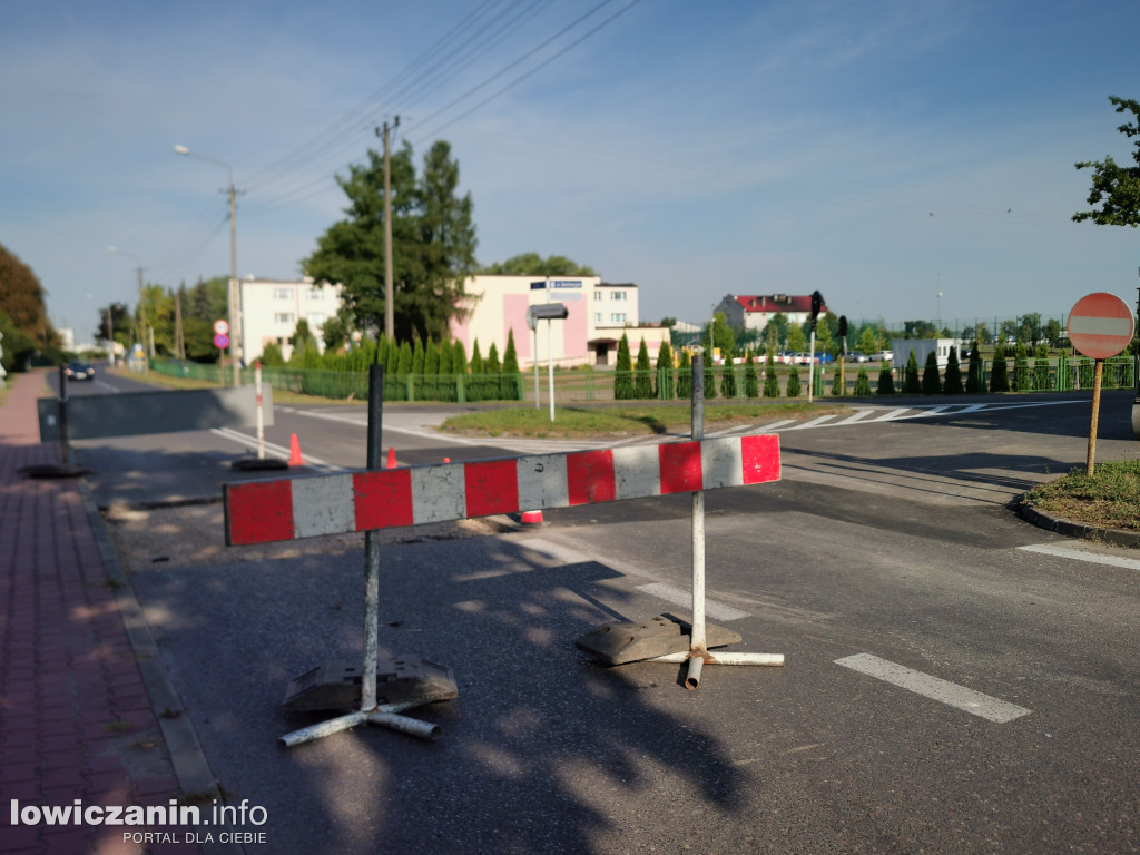 Drogowy tor przeszkód na łowickim Blichu