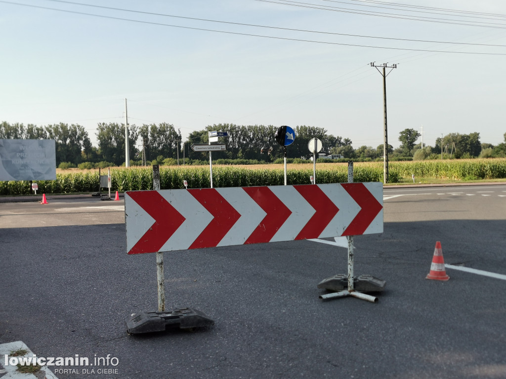Drogowy tor przeszkód na łowickim Blichu