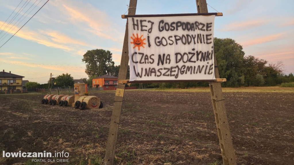 Mieszkańcy Łowickiego mistrzami słomianych witaczy