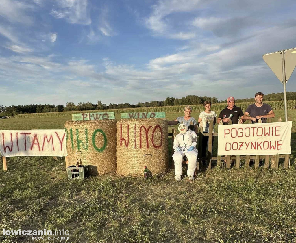 Mieszkańcy Łowickiego mistrzami słomianych witaczy
