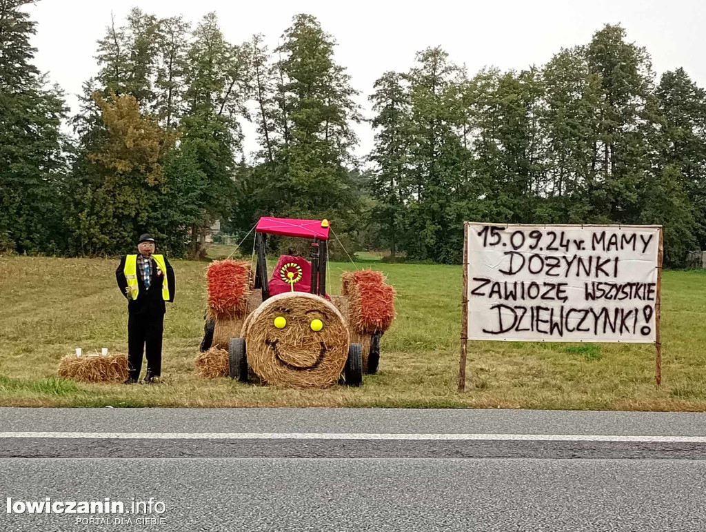 Mieszkańcy Łowickiego mistrzami słomianych witaczy