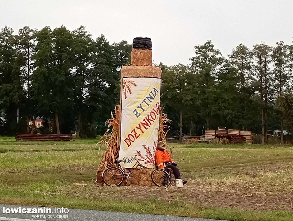 Mieszkańcy Łowickiego mistrzami słomianych witaczy