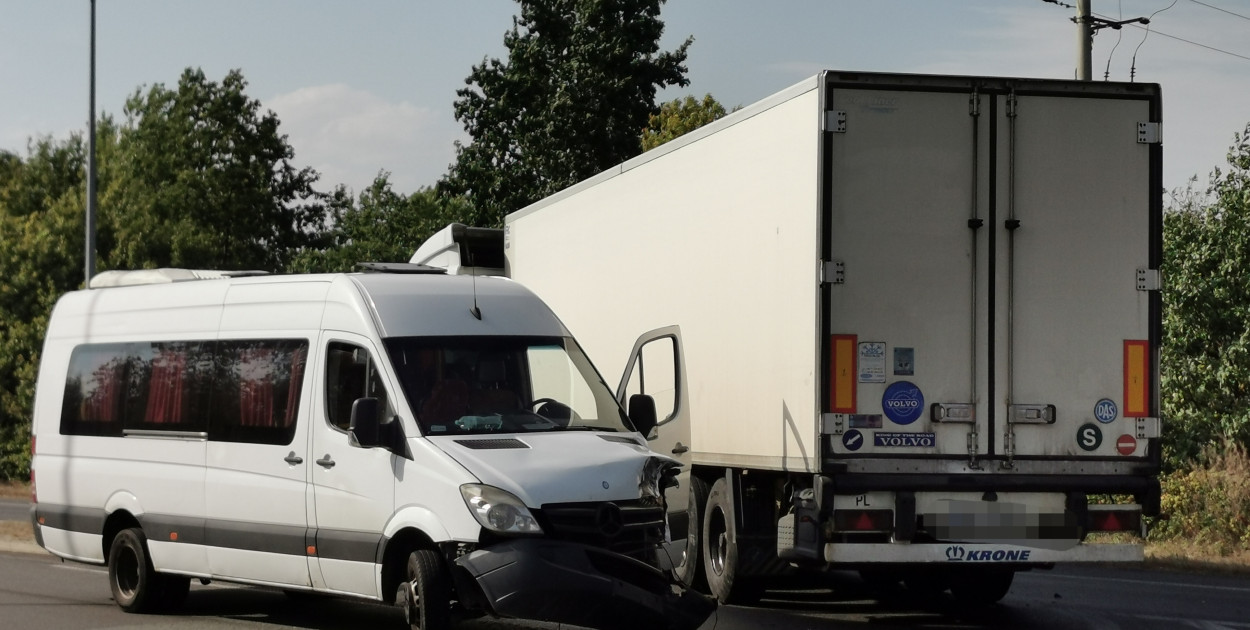 Wypadek na skrzyżowaniu ul. Warszawskiej i DK 92 w Łowiczu