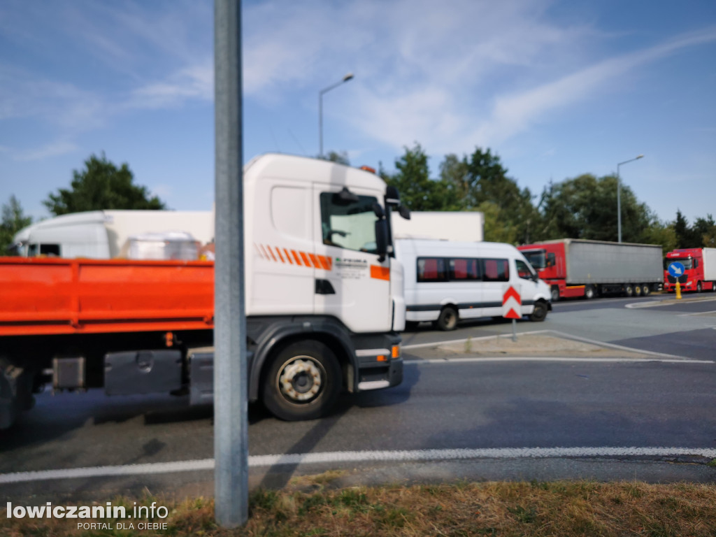 Wypadek na skrzyżowaniu ul. Warszawskiej i DK 92 w Łowiczu