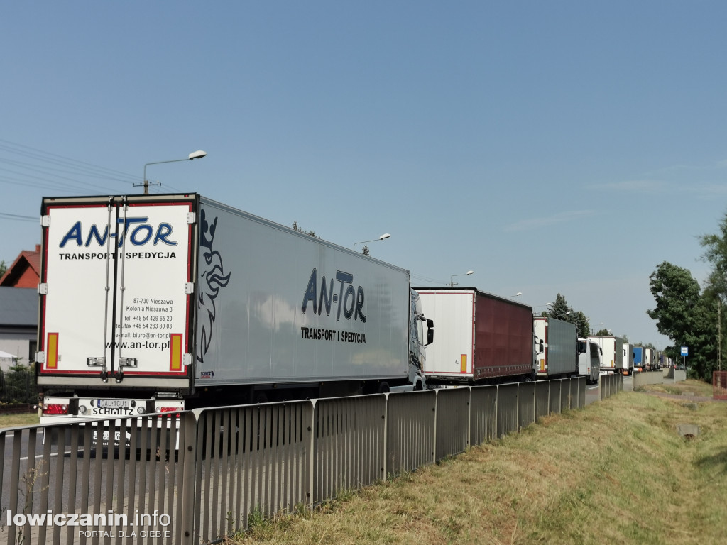 Wypadek na skrzyżowaniu ul. Warszawskiej i DK 92 w Łowiczu