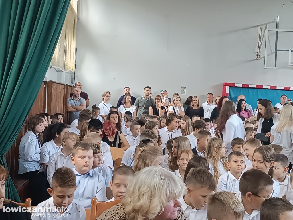Rozpoczęcie roku szkolnego w SP 4 w Łowiczu