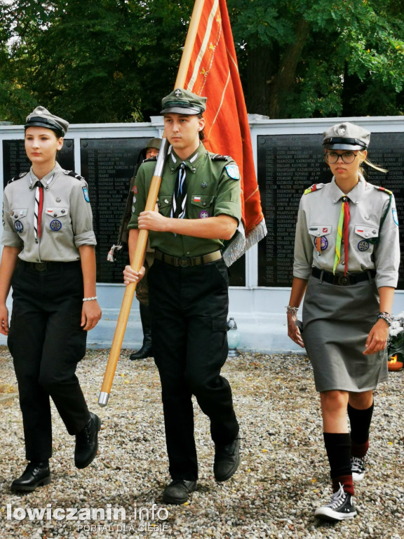 1 września w Łowiczu. Uroczystości na cmentarzu wojennym przy ul. Listopadowej