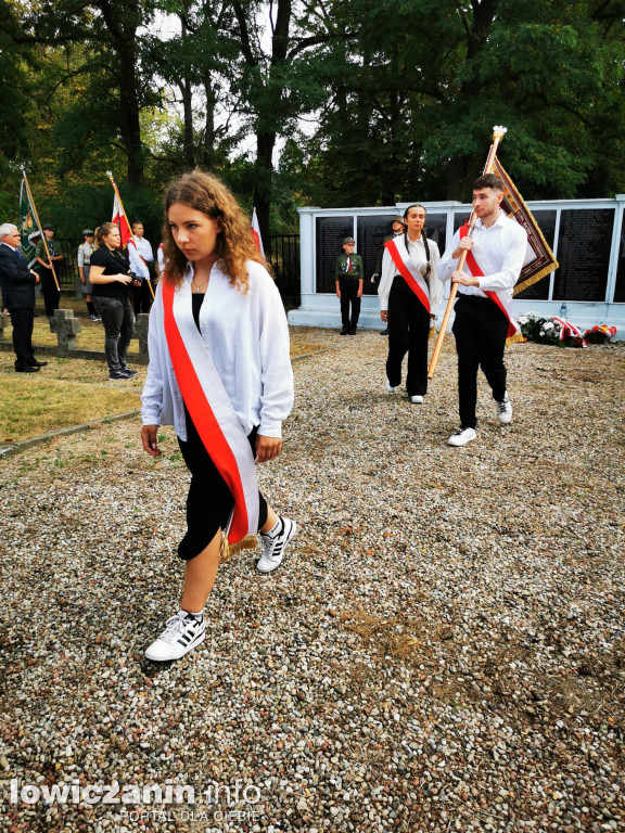 1 września w Łowiczu. Uroczystości na cmentarzu wojennym przy ul. Listopadowej