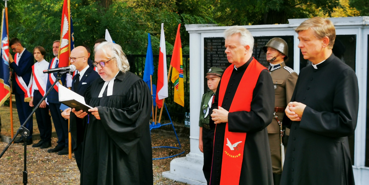1 września w Łowiczu. Uroczystości na cmentarzu wojennym przy ul. Listopadowej