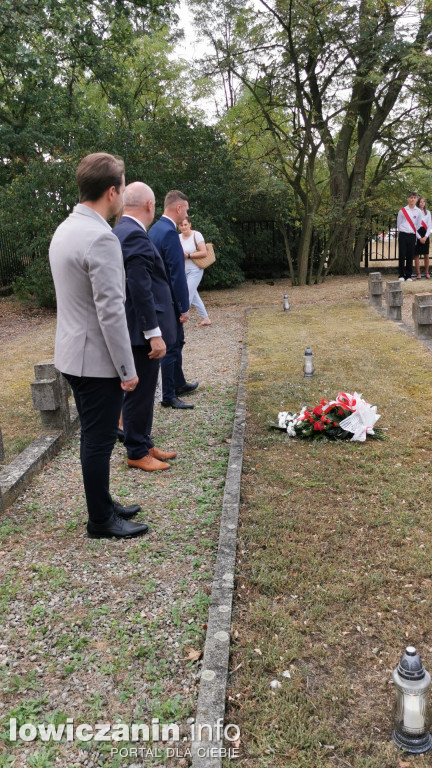 1 września w Łowiczu. Uroczystości na cmentarzu wojennym przy ul. Listopadowej