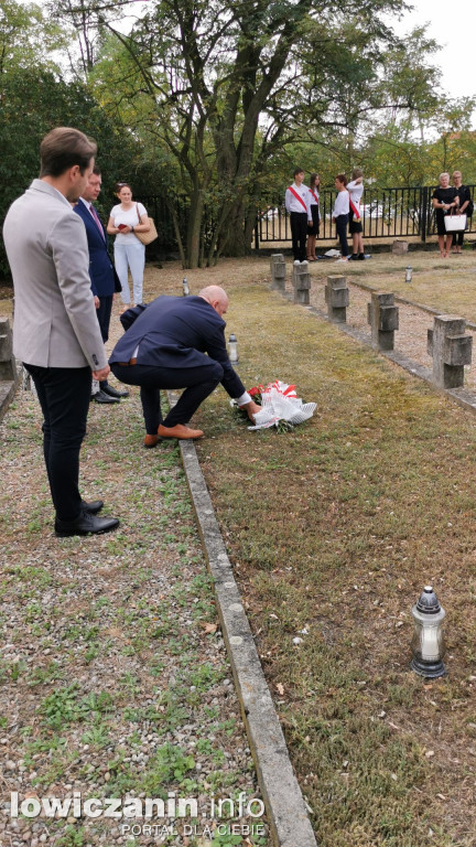 1 września w Łowiczu. Uroczystości na cmentarzu wojennym przy ul. Listopadowej