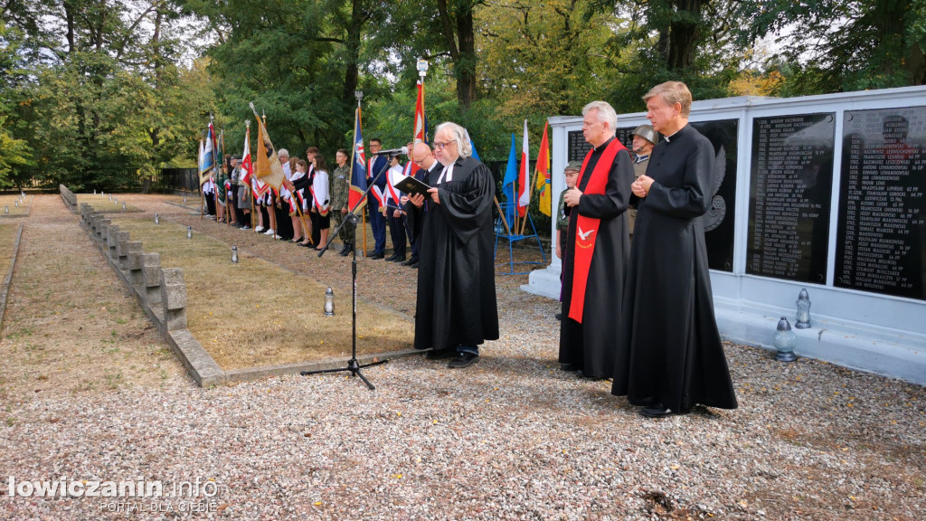 1 września w Łowiczu. Uroczystości na cmentarzu wojennym przy ul. Listopadowej