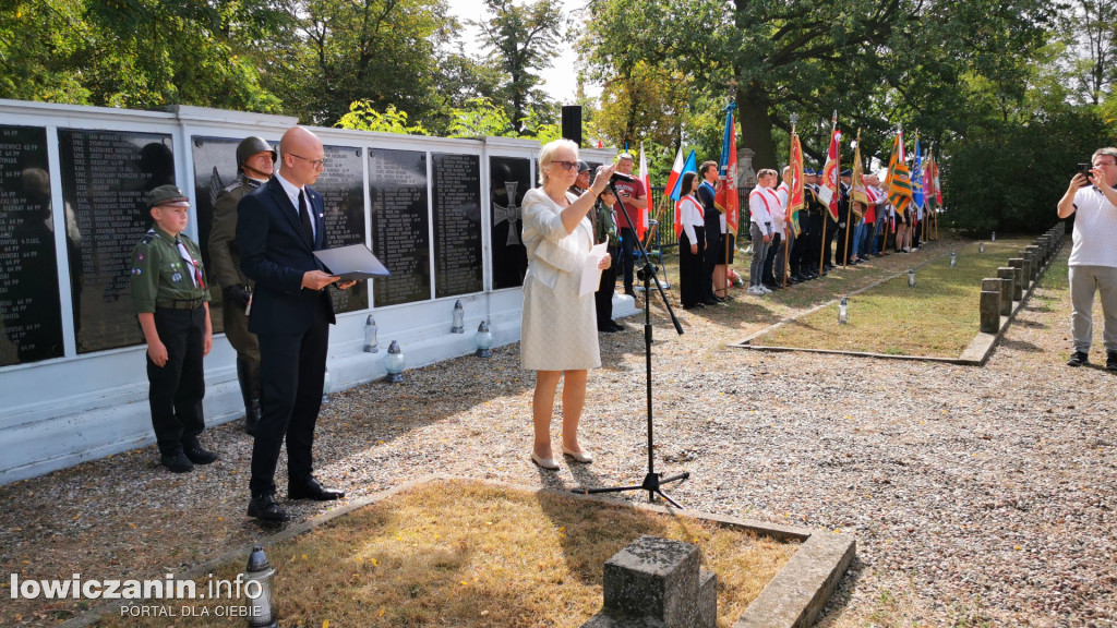 1 września w Łowiczu. Uroczystości na cmentarzu wojennym przy ul. Listopadowej