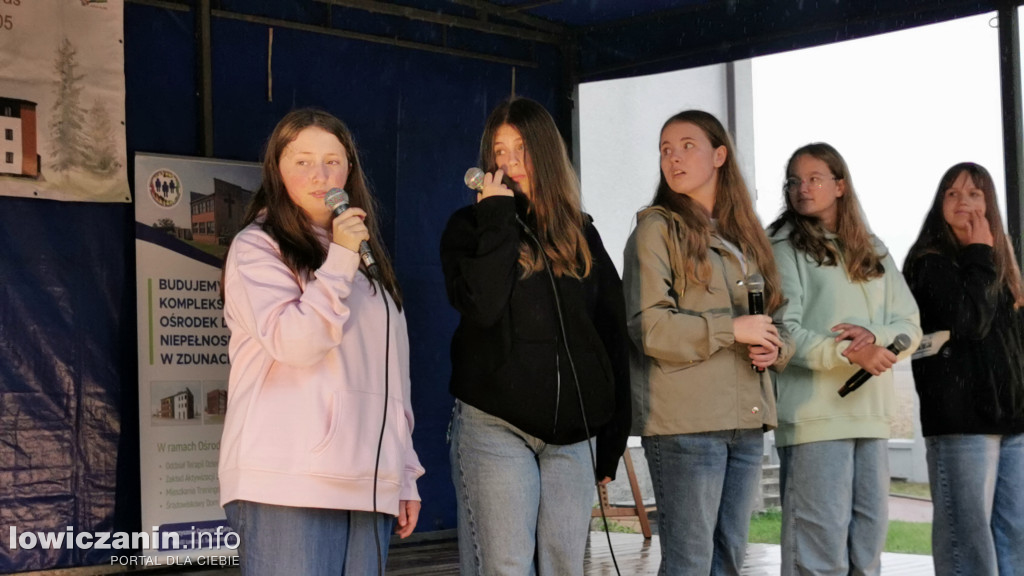 Piknik integracyjny przy Domu na 105