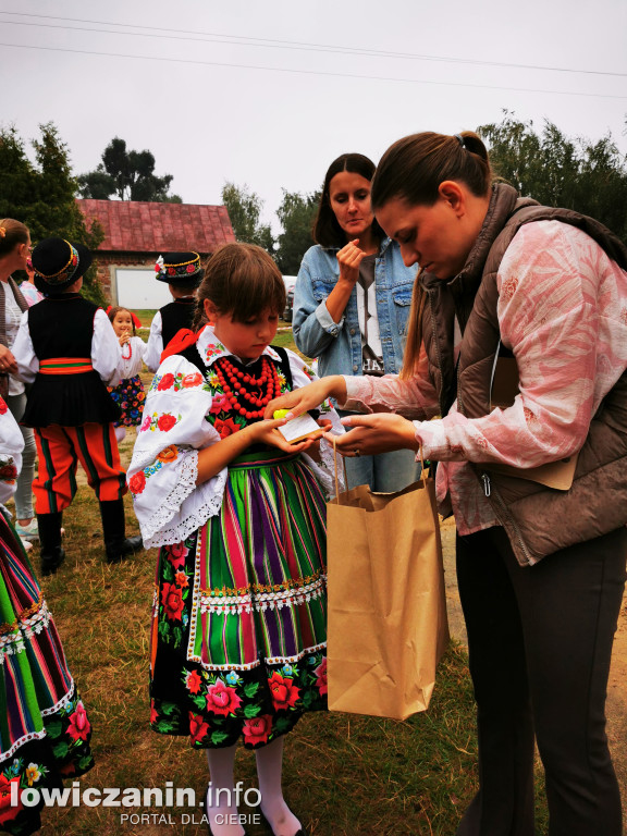 Piknik integracyjny przy Domu na 105