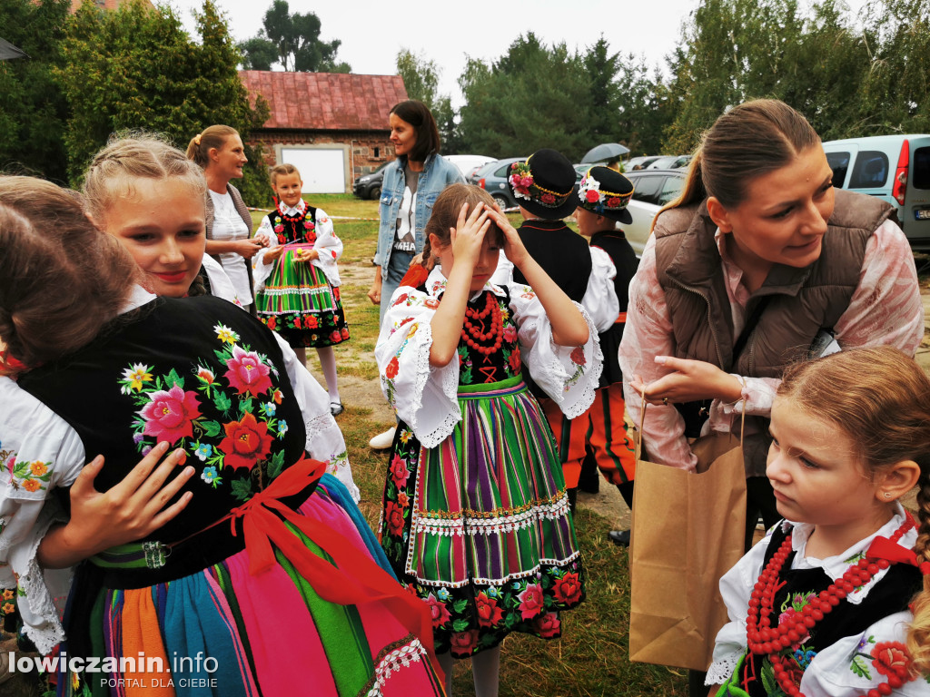Piknik integracyjny przy Domu na 105