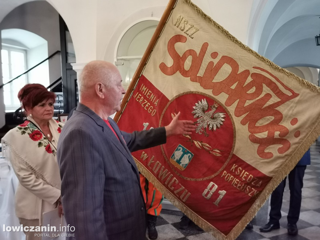 Kogo odznaczyła łowicka Solidarność?