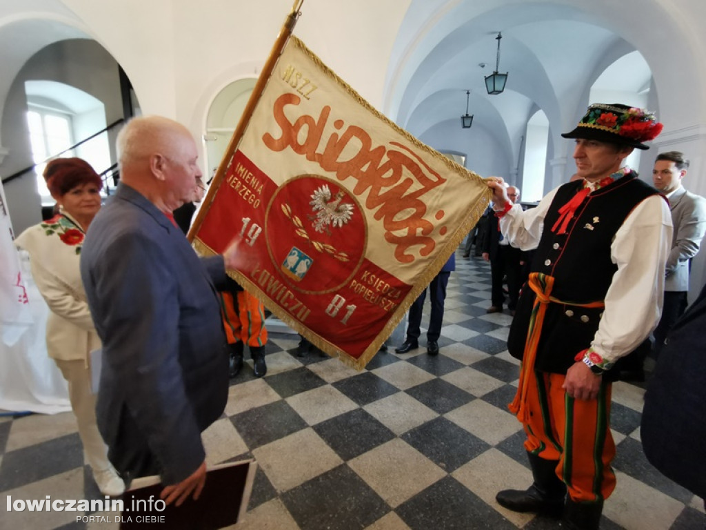Kogo odznaczyła łowicka Solidarność?