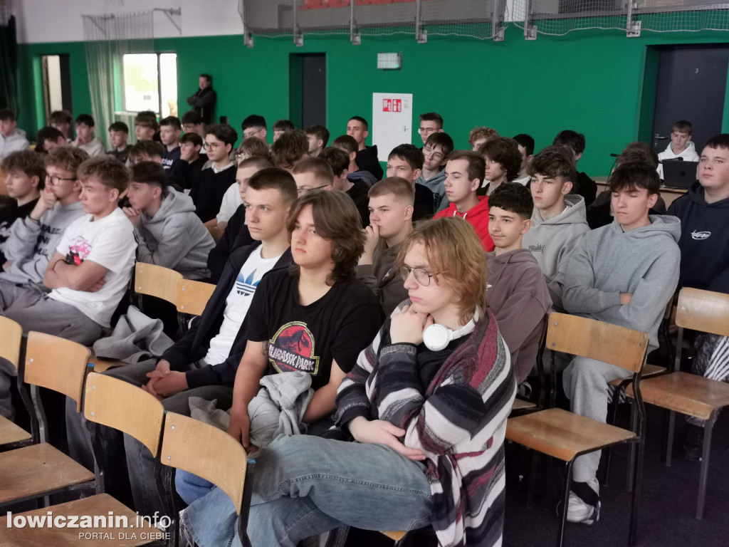 Spotkanie z absolwentem w ZSP 4 w Łowiczu