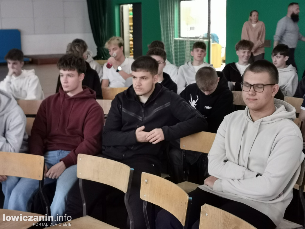 Spotkanie z absolwentem w ZSP 4 w Łowiczu