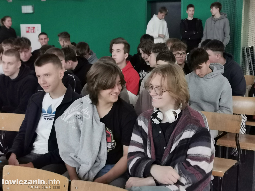 Spotkanie z absolwentem w ZSP 4 w Łowiczu