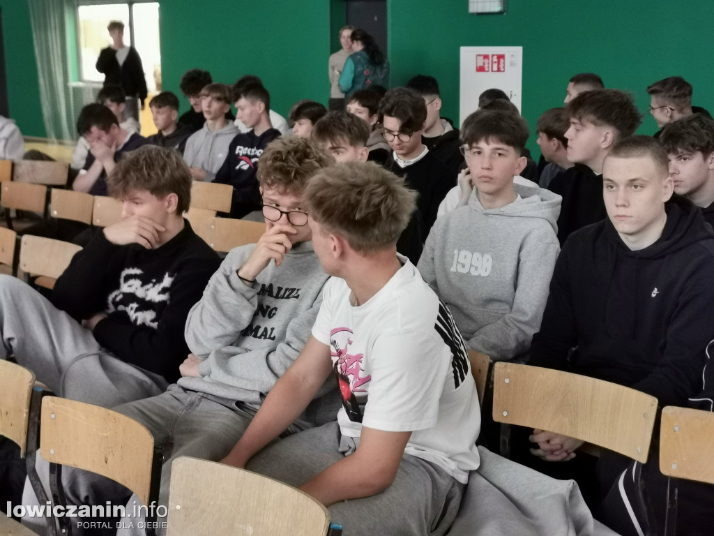 Spotkanie z absolwentem w ZSP 4 w Łowiczu