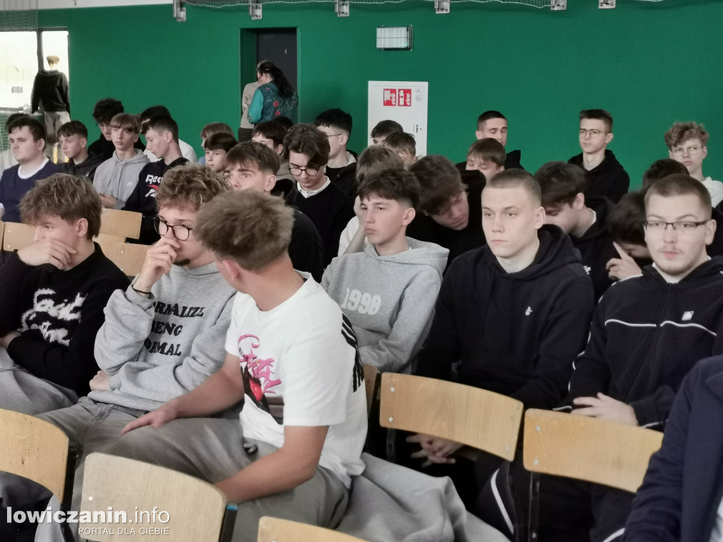 Spotkanie z absolwentem w ZSP 4 w Łowiczu