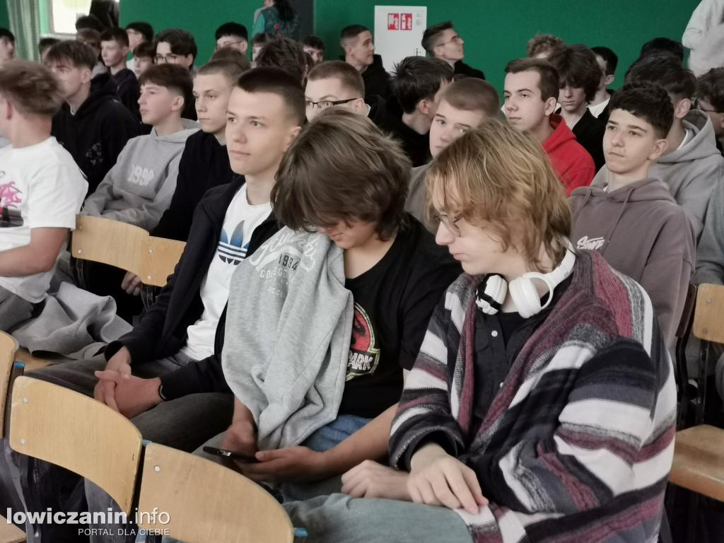 Spotkanie z absolwentem w ZSP 4 w Łowiczu