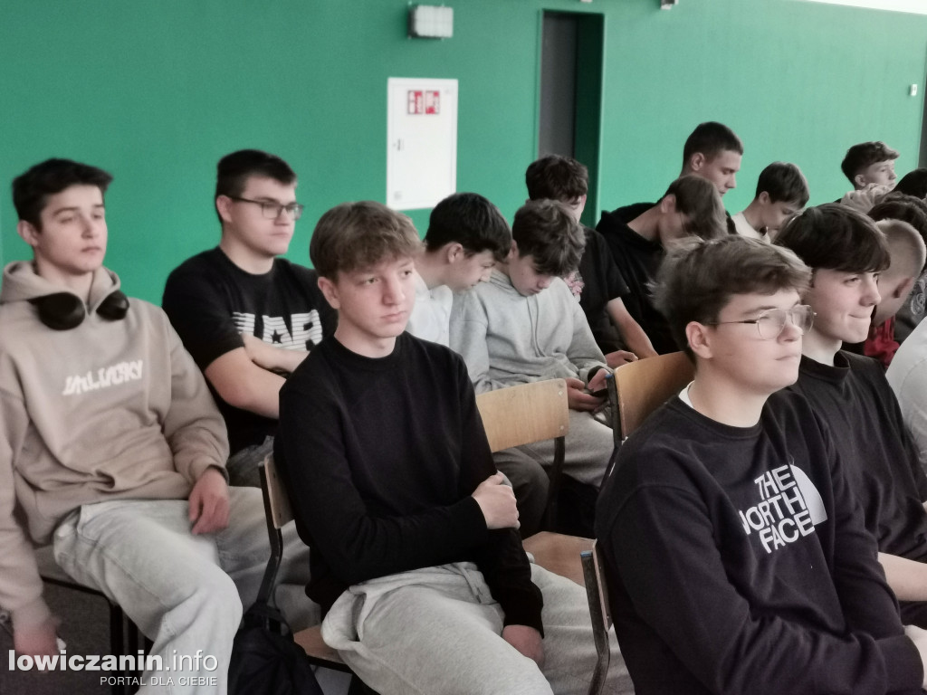 Spotkanie z absolwentem w ZSP 4 w Łowiczu