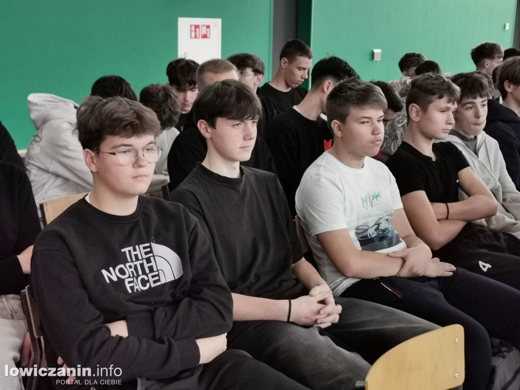 Spotkanie z absolwentem w ZSP 4 w Łowiczu