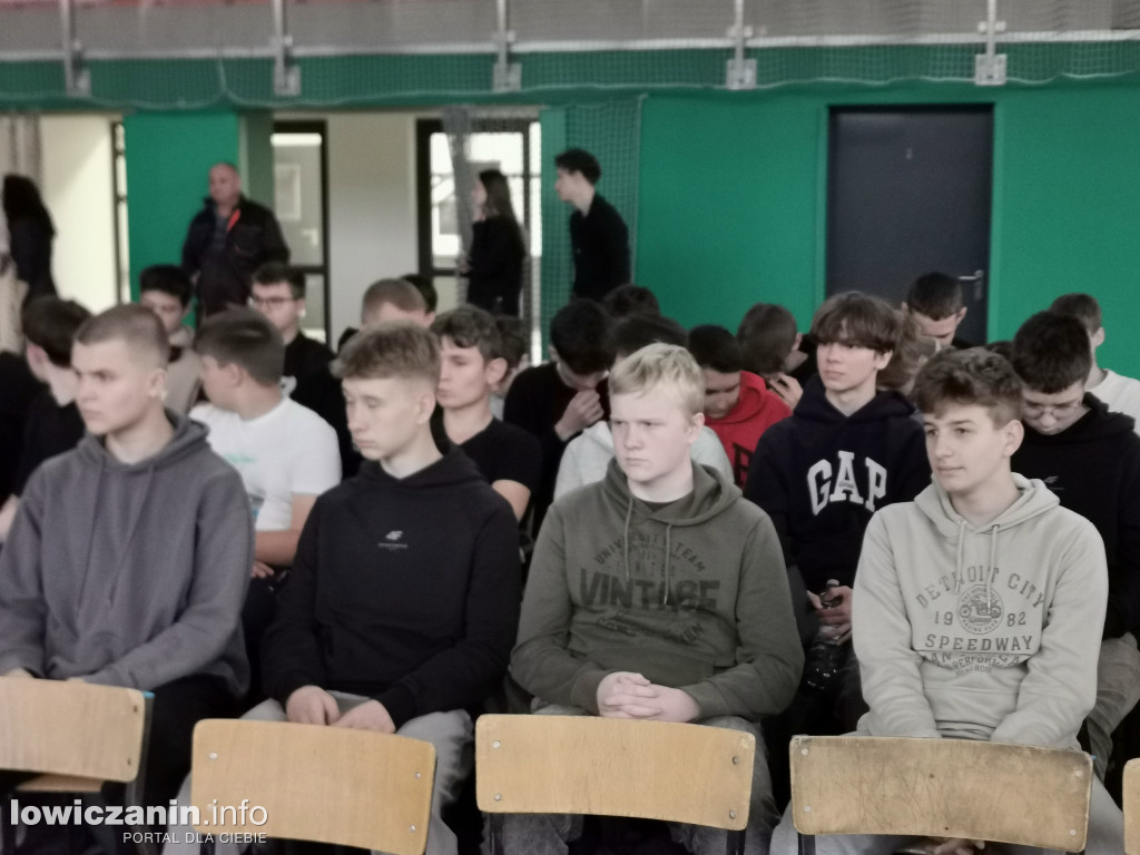 Spotkanie z absolwentem w ZSP 4 w Łowiczu