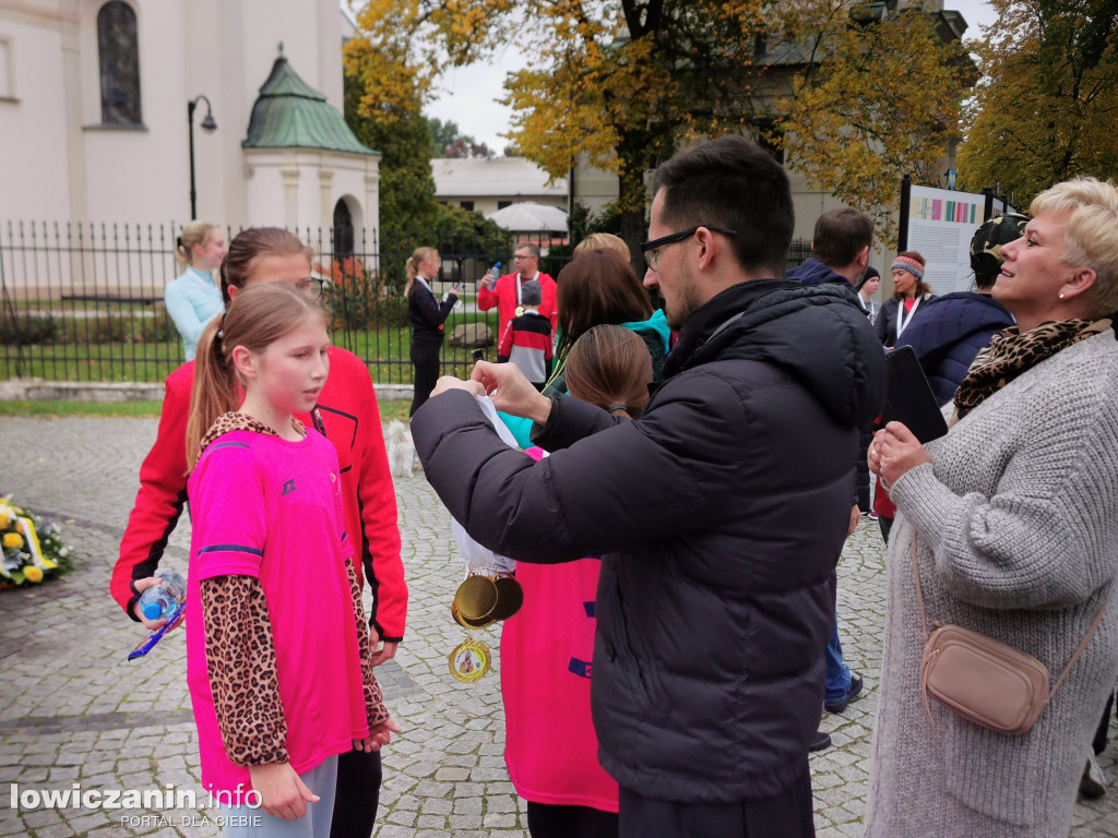 Setka biegaczy uczciła Papieża Polaka