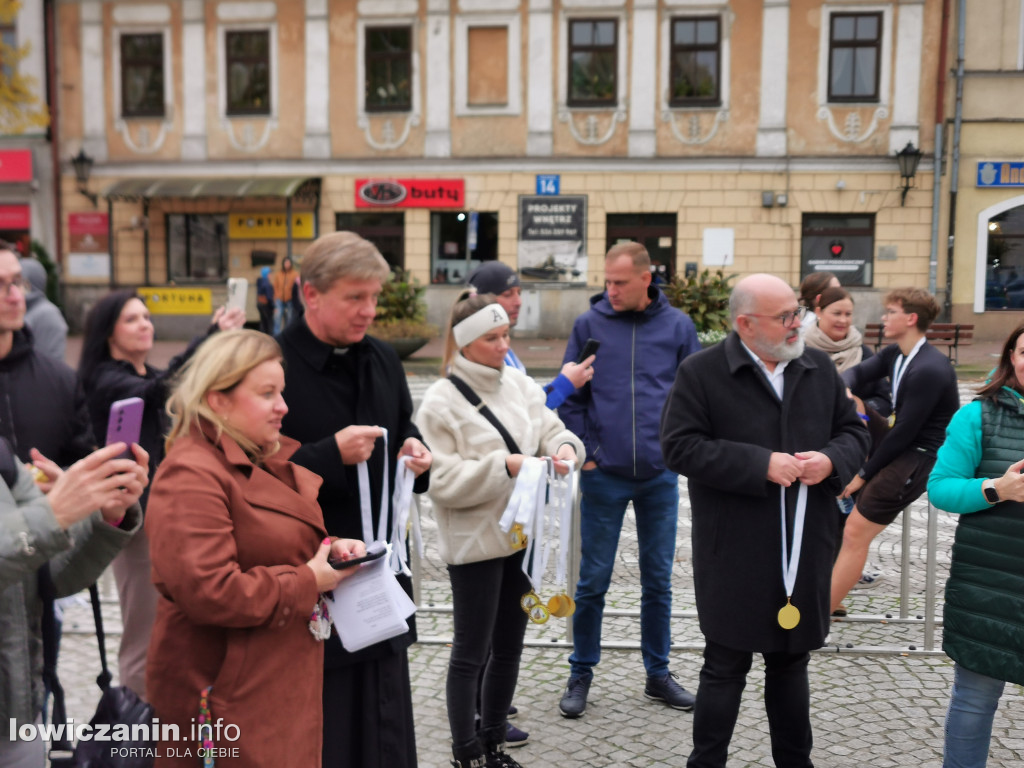 Setka biegaczy uczciła Papieża Polaka