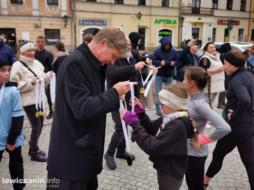 Setka biegaczy uczciła Papieża Polaka